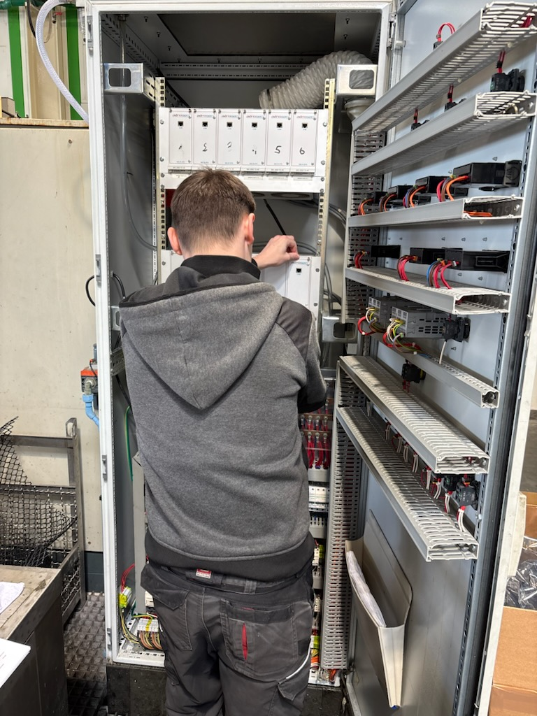 Intervention de maintenance sur une armoire électrique